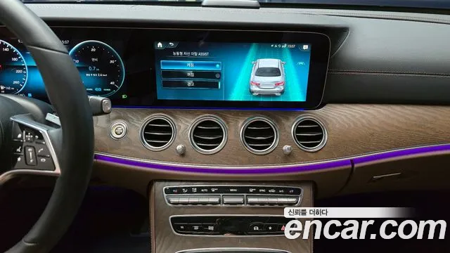 Mercedes-Benz E-Class 2023 — фото 14