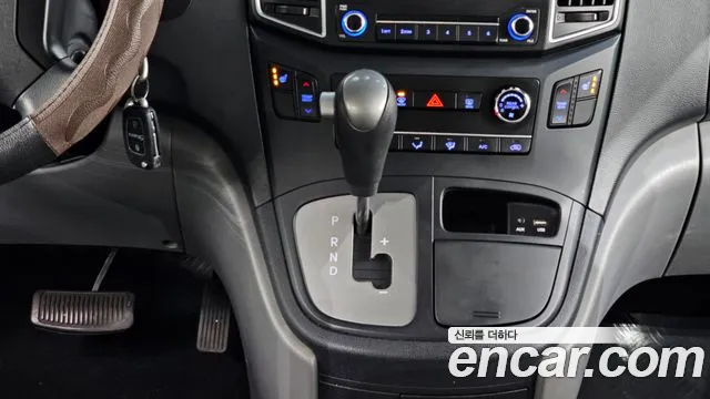 Hyundai Starex 2017 — фото 9