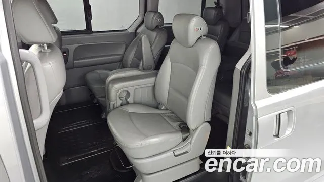 Hyundai Starex 2017 — фото 11