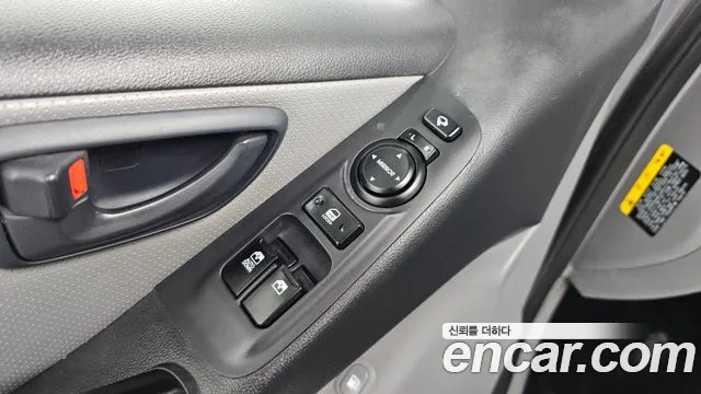 Hyundai Starex 2017 — фото 16