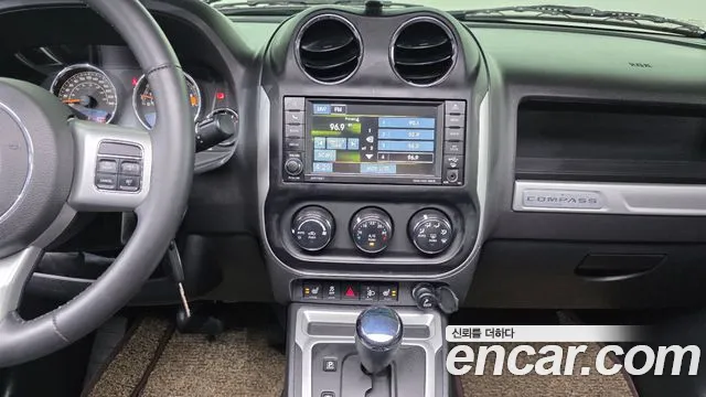 Jeep Compass 2015 — фото 15