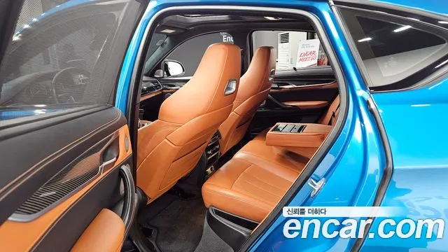 BMW X6M 2018 — фото 11