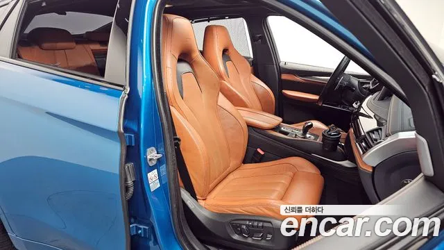 BMW X6M 2018 — фото 12