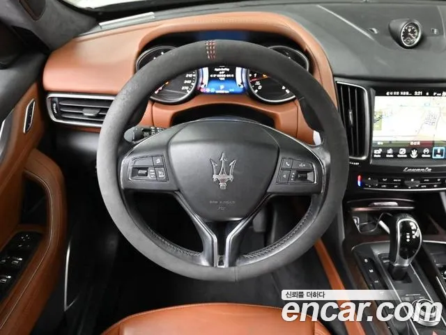 Maserati Levante 2017 — фото 15