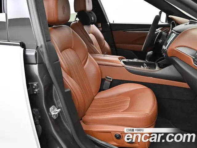 Maserati Levante 2017 — фото 18