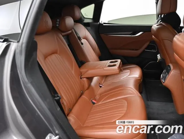 Maserati Levante 2017 — фото 20