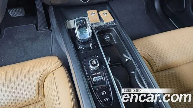 Volvo XC60 2020 — фото 9