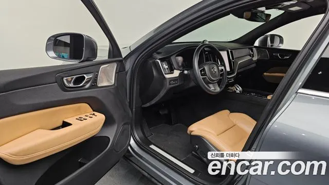 Volvo XC60 2020 — фото 10