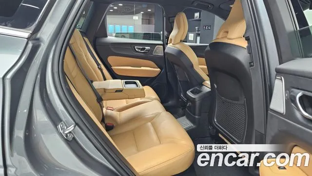 Volvo XC60 2020 — фото 12