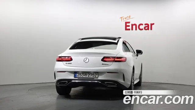 Mercedes-Benz E-Class 2022 — фото 4