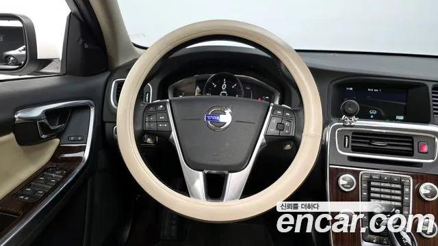 Volvo S60 2016 — фото 13