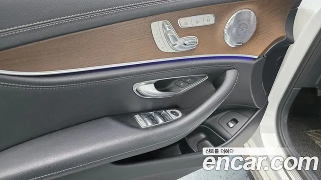 Mercedes-Benz E-Class 2019 — фото 14
