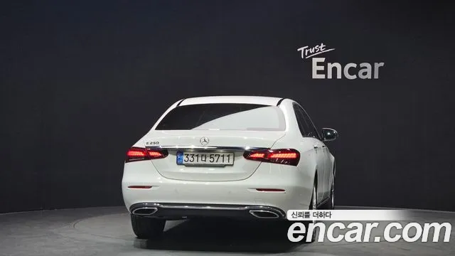 Mercedes-Benz E-Class 2022 — фото 4