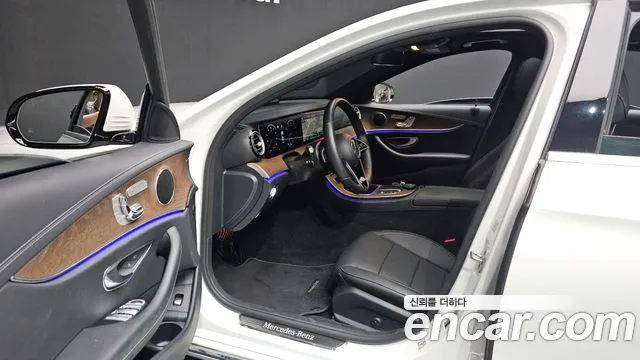 Mercedes-Benz E-Class 2022 — фото 10