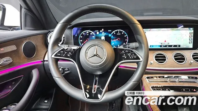 Mercedes-Benz E-Class 2022 — фото 11