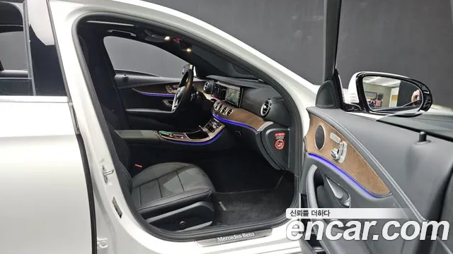 Mercedes-Benz E-Class 2022 — фото 18