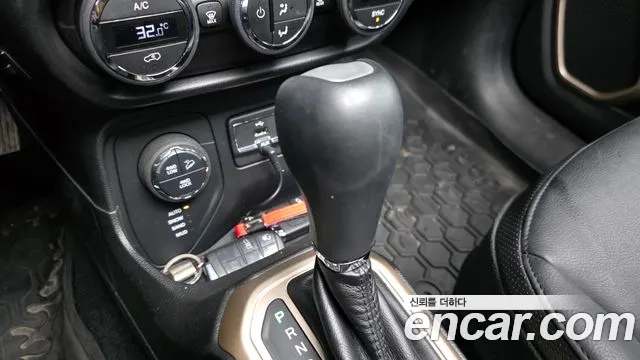 Jeep Renegade 2015 — фото 9