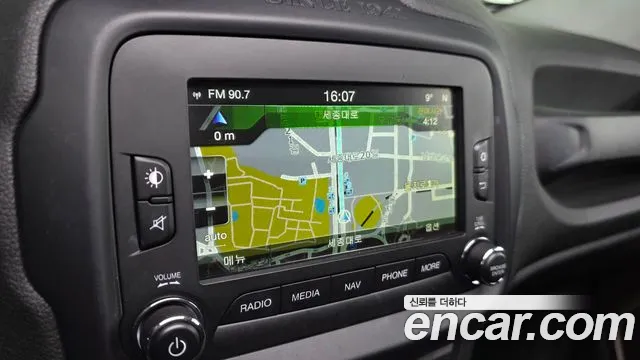 Jeep Renegade 2015 — фото 14