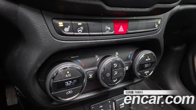 Jeep Renegade 2015 — фото 16