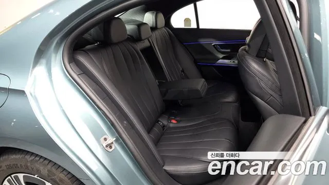 Mercedes-Benz E-Class 2025 — фото 10