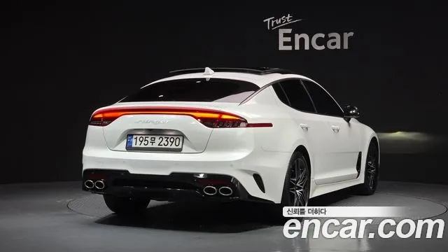 Kia Stinger 2023 — фото 2