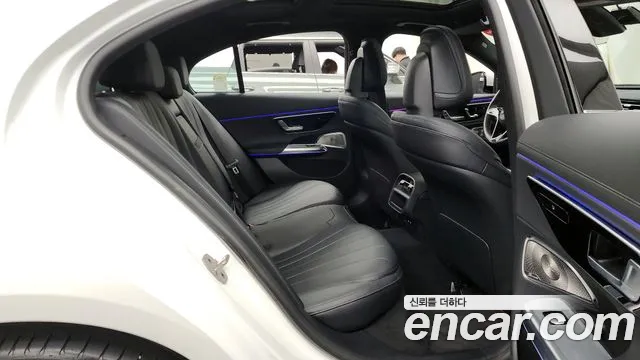 Mercedes-Benz E-Class 2025 — фото 12