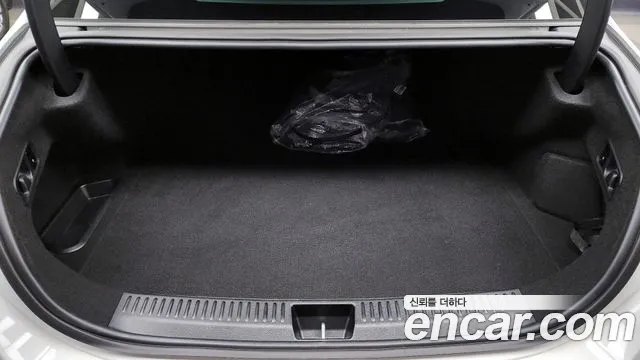 Mercedes-Benz E-Class 2025 — фото 20