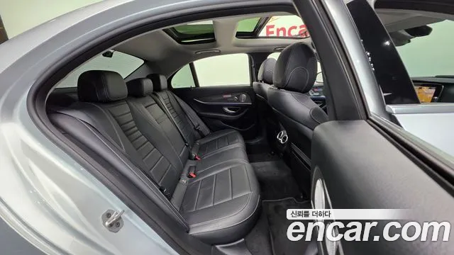 Mercedes-Benz E-Class 2020 — фото 19