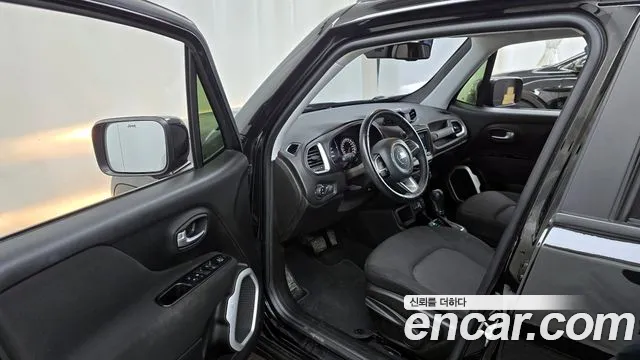 Jeep Renegade 2019 — фото 10