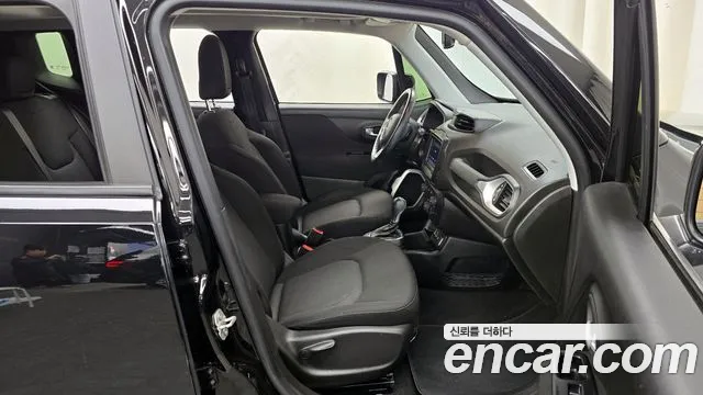 Jeep Renegade 2019 — фото 11