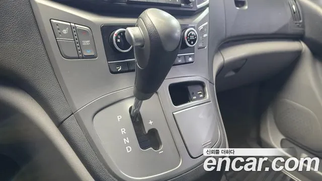 Hyundai Starex 2017 — фото 9