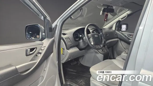 Hyundai Starex 2017 — фото 10