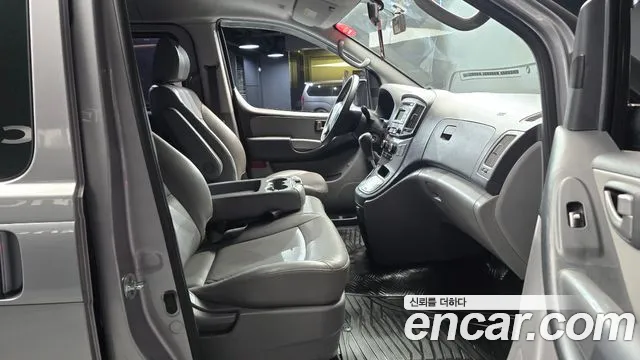 Hyundai Starex 2017 — фото 11