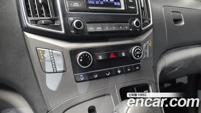 Hyundai Starex 2017 — фото 16