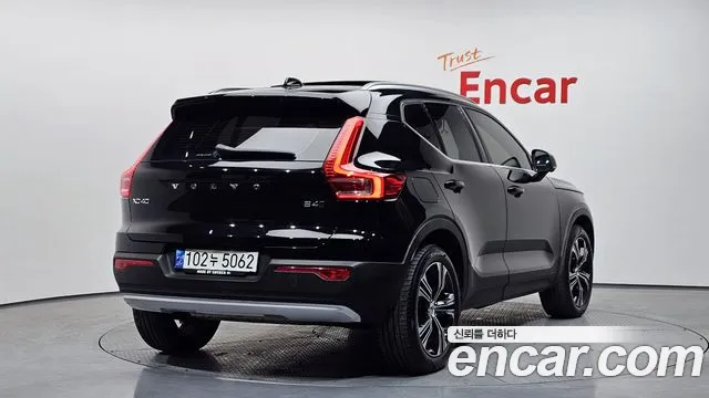 Volvo XC40 2021 — фото 2