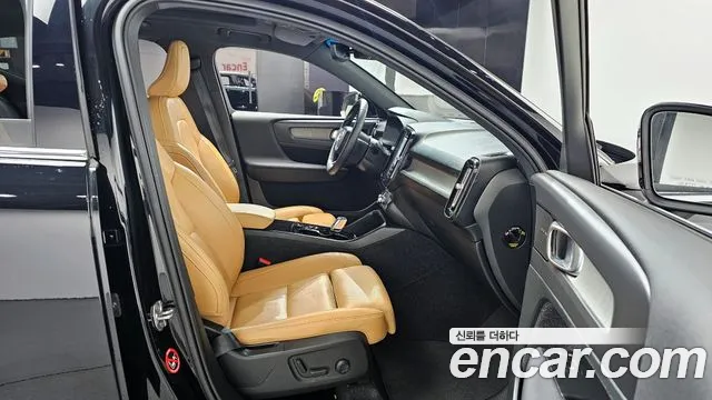 Volvo XC40 2021 — фото 10