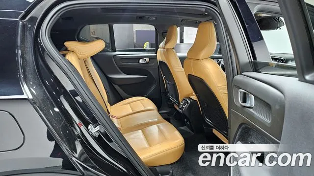 Volvo XC40 2021 — фото 12