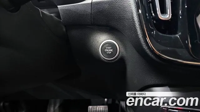 Volvo XC40 2021 — фото 17