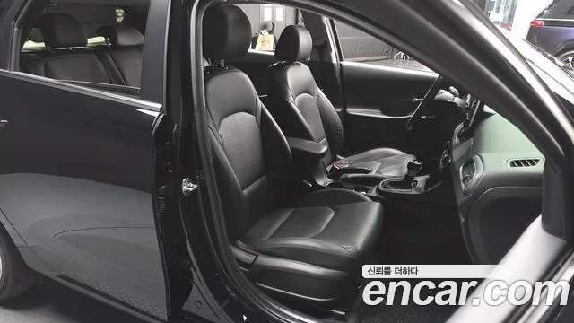 Hyundai i30 2018 — фото 12