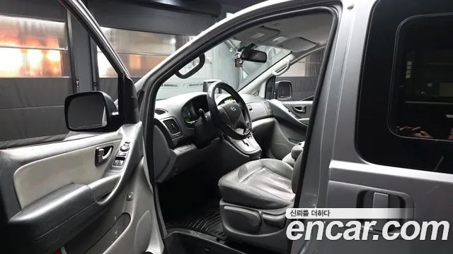 Hyundai Starex 2015 — фото 10