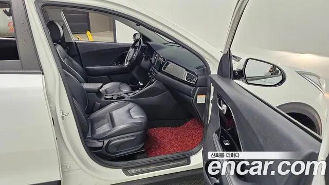 Kia Niro 2017 — фото 10
