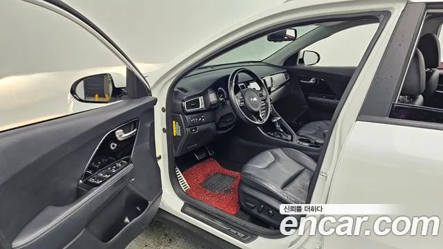 Kia Niro 2017 — фото 11