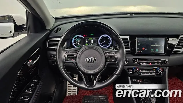 Kia Niro 2017 — фото 13