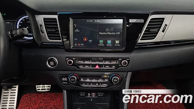 Kia Niro 2017 — фото 15