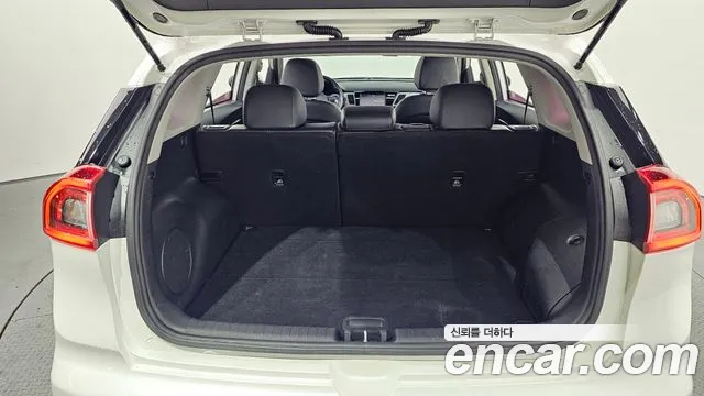 Kia Niro 2017 — фото 20