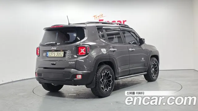 Jeep Renegade 2018 — фото 2