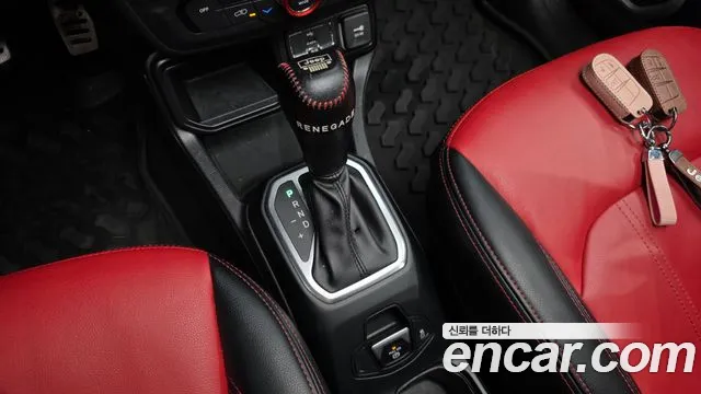 Jeep Renegade 2018 — фото 9