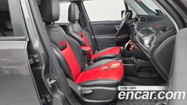 Jeep Renegade 2018 — фото 11