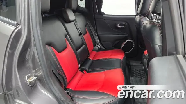 Jeep Renegade 2018 — фото 12