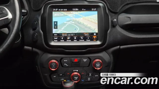 Jeep Renegade 2018 — фото 14